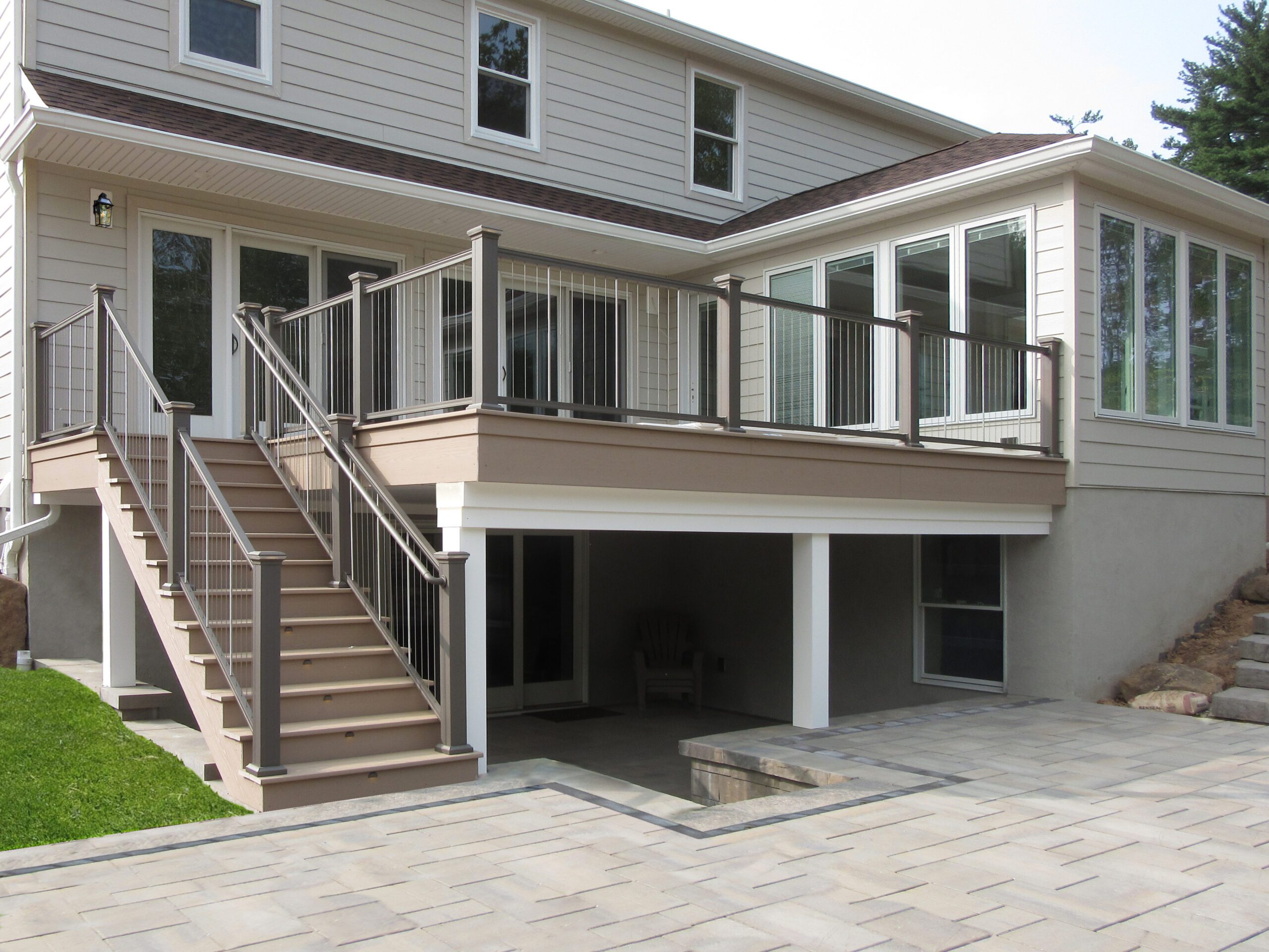 The Benefits of Powder-Coated Aluminum Deck Railings, railing